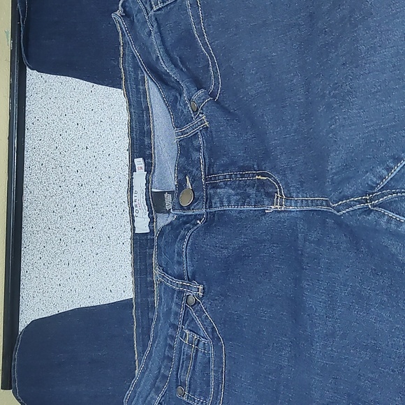 Woman's size 16 s torrid jeans - Picture 2 of 3